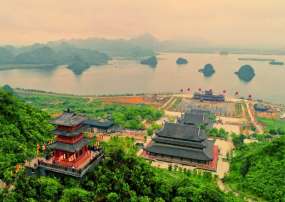 Tour du lịch Chùa Tam chúc-Địa Tạng Phi Lai 1 Ngày 